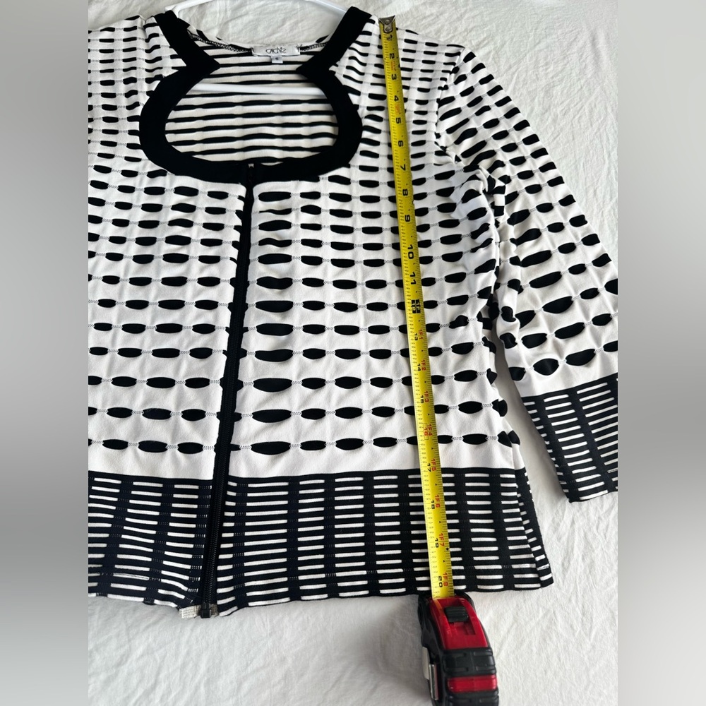 Cache Black And White Patterned Top Small - image 5